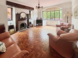 Sitting Room - click for photo gallery